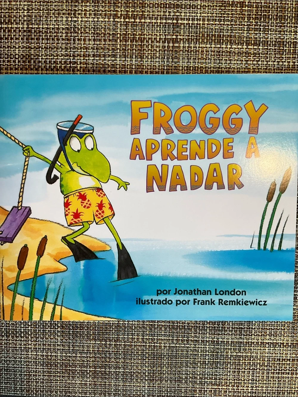 2 Froggy books in Spanish NWT